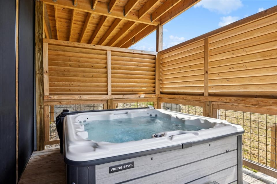 Hot Tub, Hot Tub