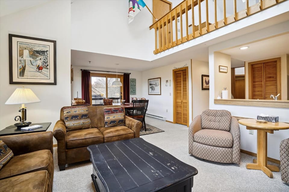 Living room, Seating area, Dining area