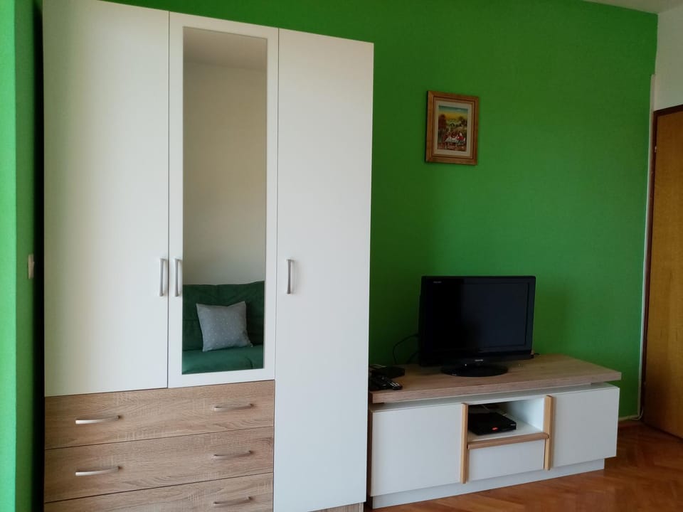 Communal lounge/ TV room, TV and multimedia