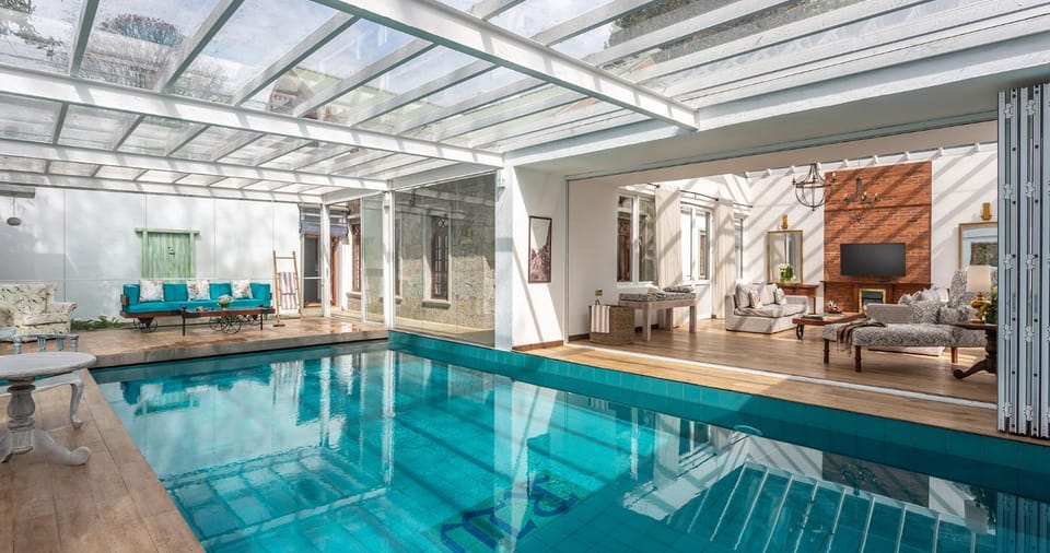Seating area, Pool view, Swimming pool, sunbed