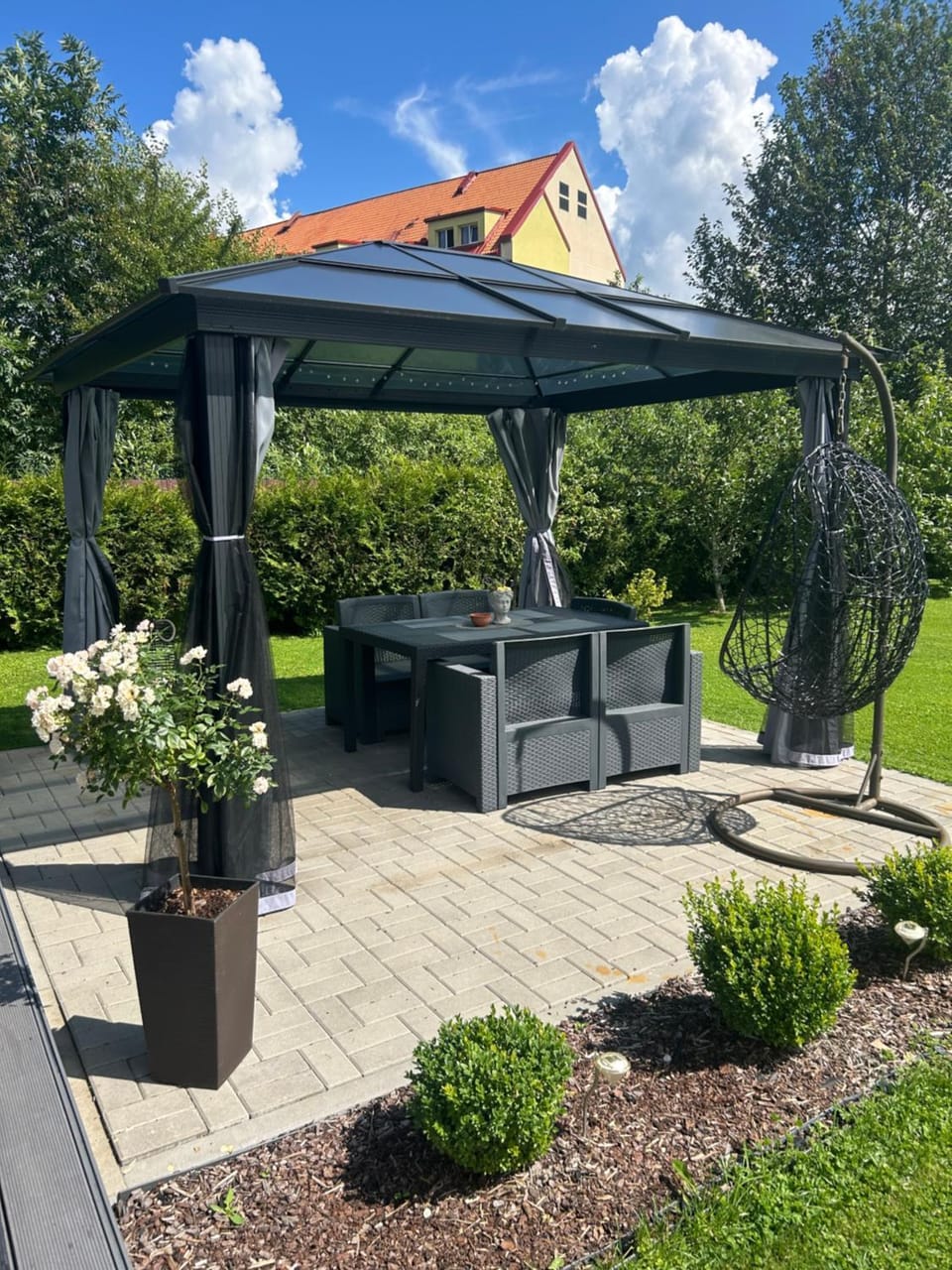 Patio, Day, Garden
