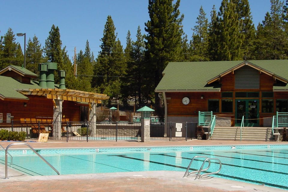 Schussing Paradise House in Truckee