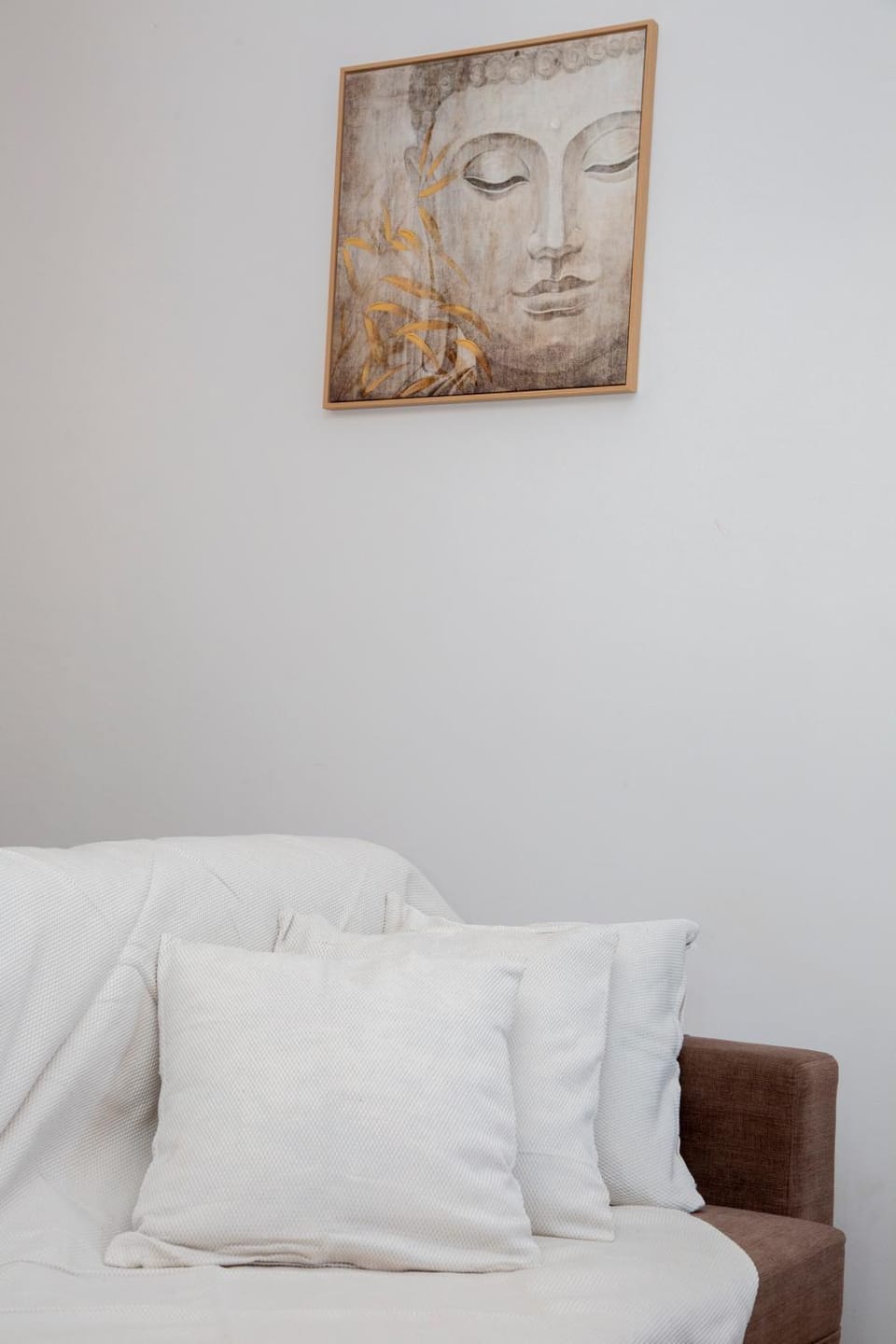 Bed, Living room, Decorative detail, Seating area