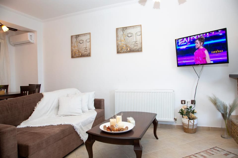 TV and multimedia, Living room, Photo of the whole room, Seating area
