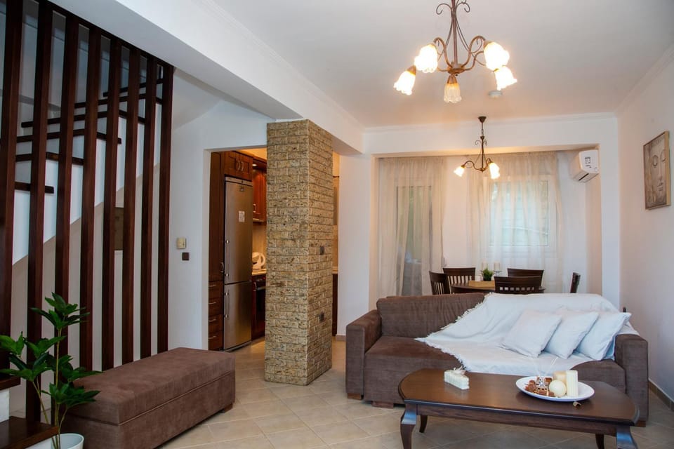 Living room, Photo of the whole room, Seating area, Dining area, kitchen