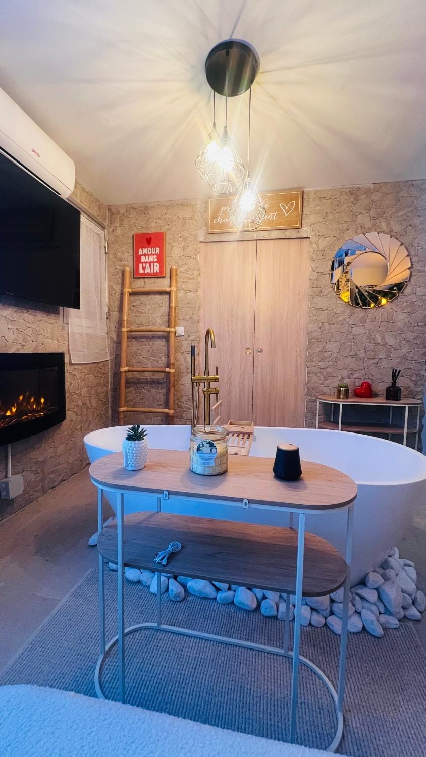 CANNES Suite luxe avec Baignoire, Piscine bord de Mer Apartment in Mandelieu-La Napoule