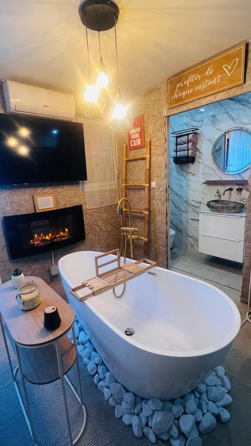 CANNES Suite luxe avec Baignoire, Piscine bord de Mer Apartment in Mandelieu-La Napoule