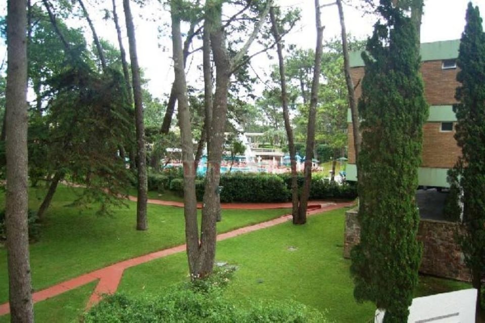 Arcobaleno, gran apartamento con con 2 balcones hacia el Jardín y hacia el frente Apartment in Punta del Este