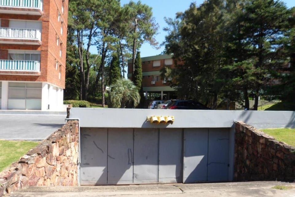 Arcobaleno, gran apartamento con con 2 balcones hacia el Jardín y hacia el frente Apartment in Punta del Este