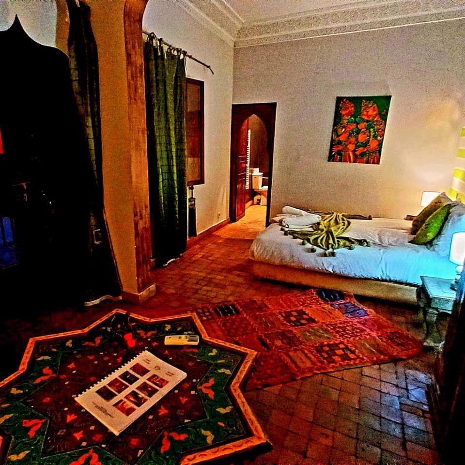 Bed, Living room, Photo of the whole room, Bedroom