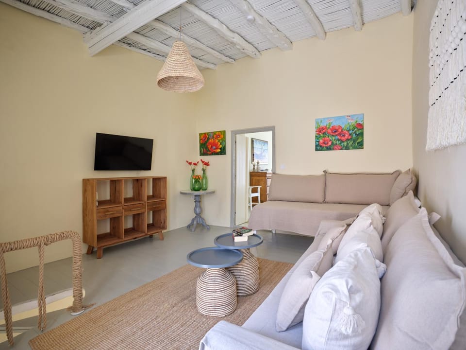 TV and multimedia, Balcony/Terrace, Living room, Seating area, Evening entertainment, Bedroom, air conditioner