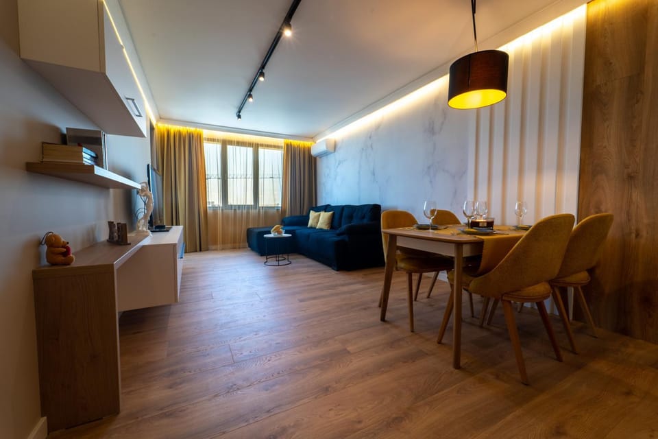 Communal lounge/ TV room, Living room, Seating area, Dining area