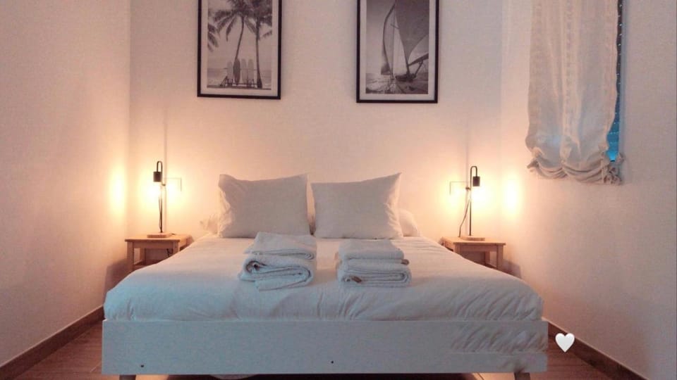 Bed, Bedroom, locker, towels, air conditioner