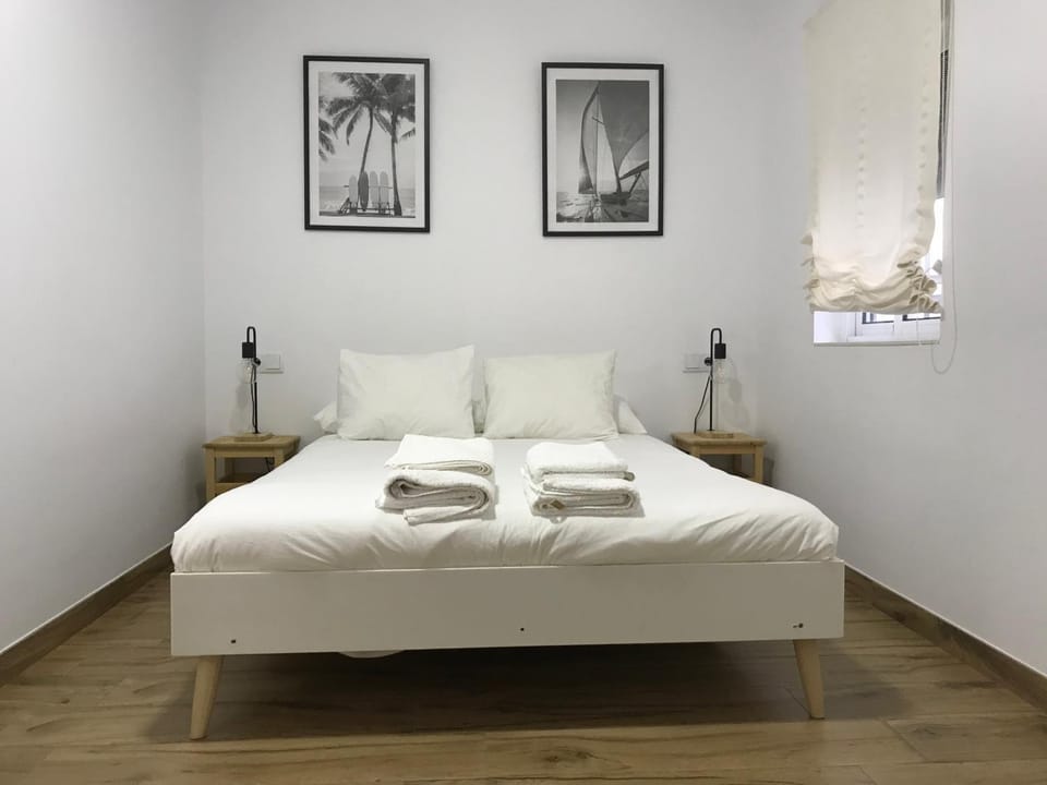 Bed, Bedroom, locker, locker, air conditioner, air conditioner