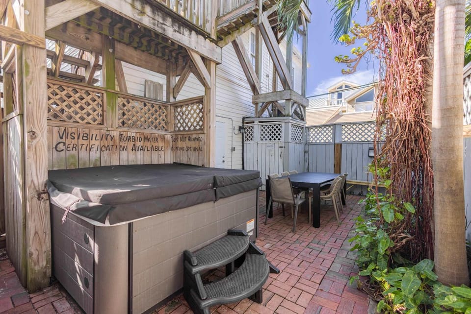 Seaport Suite Apartment in Key West