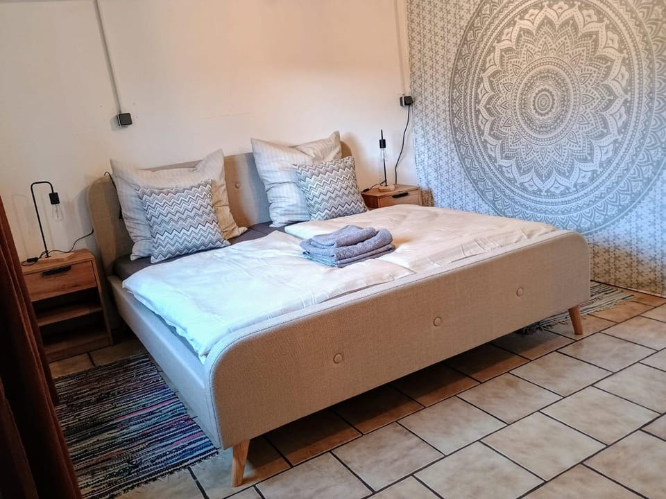 Photo of the whole room, Bedroom