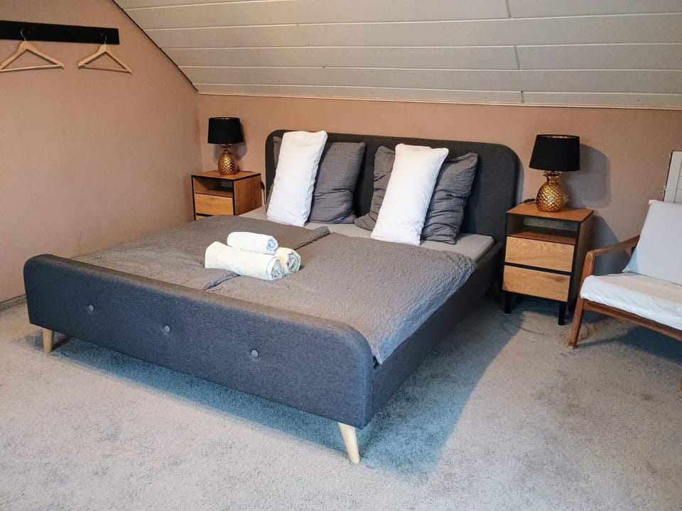 Bed, Photo of the whole room, Bedroom