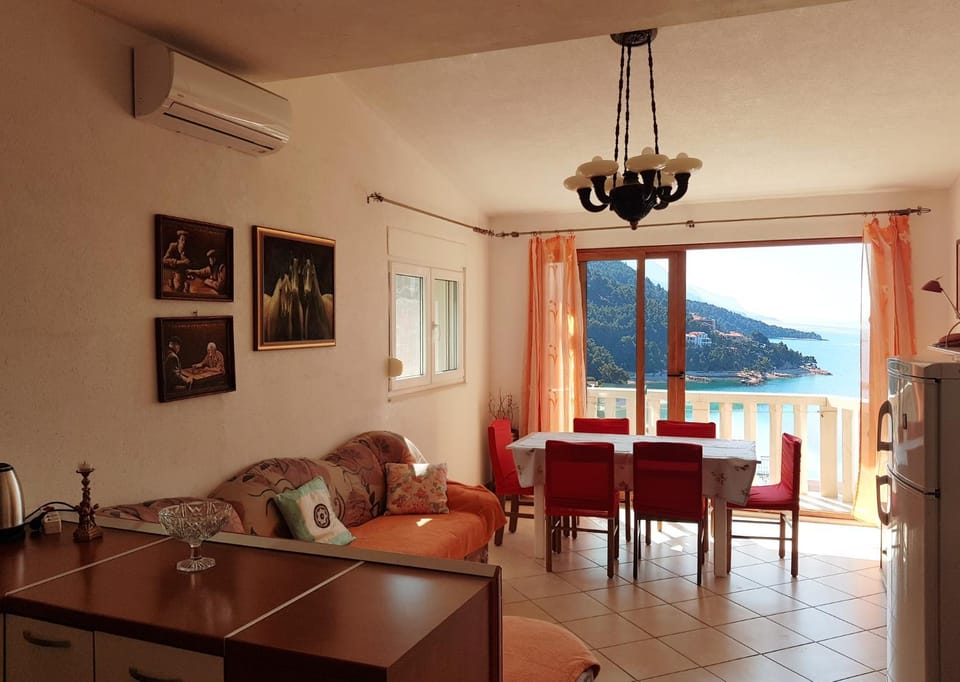 Living room, Seating area, Dining area