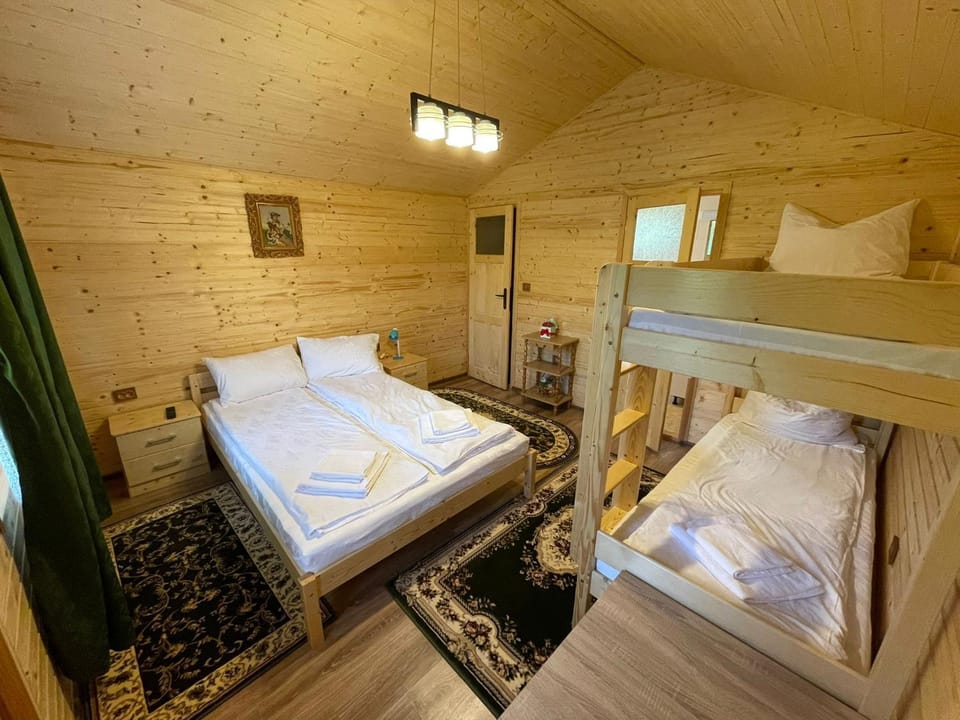 Căsuțele din Retezat Bed and Breakfast in Romania