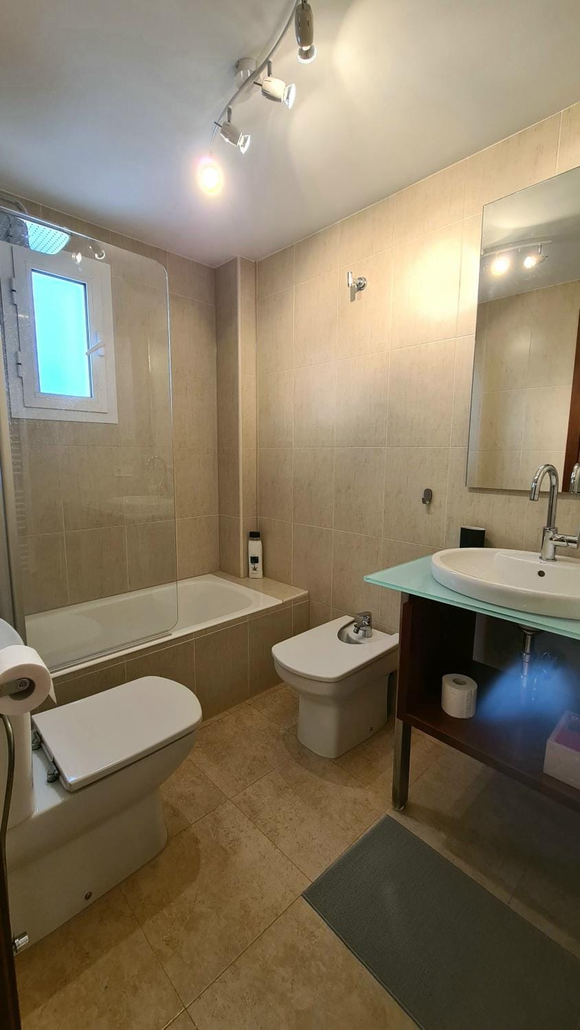 Shower, Toilet, Bathroom, Bath, bidet, towels