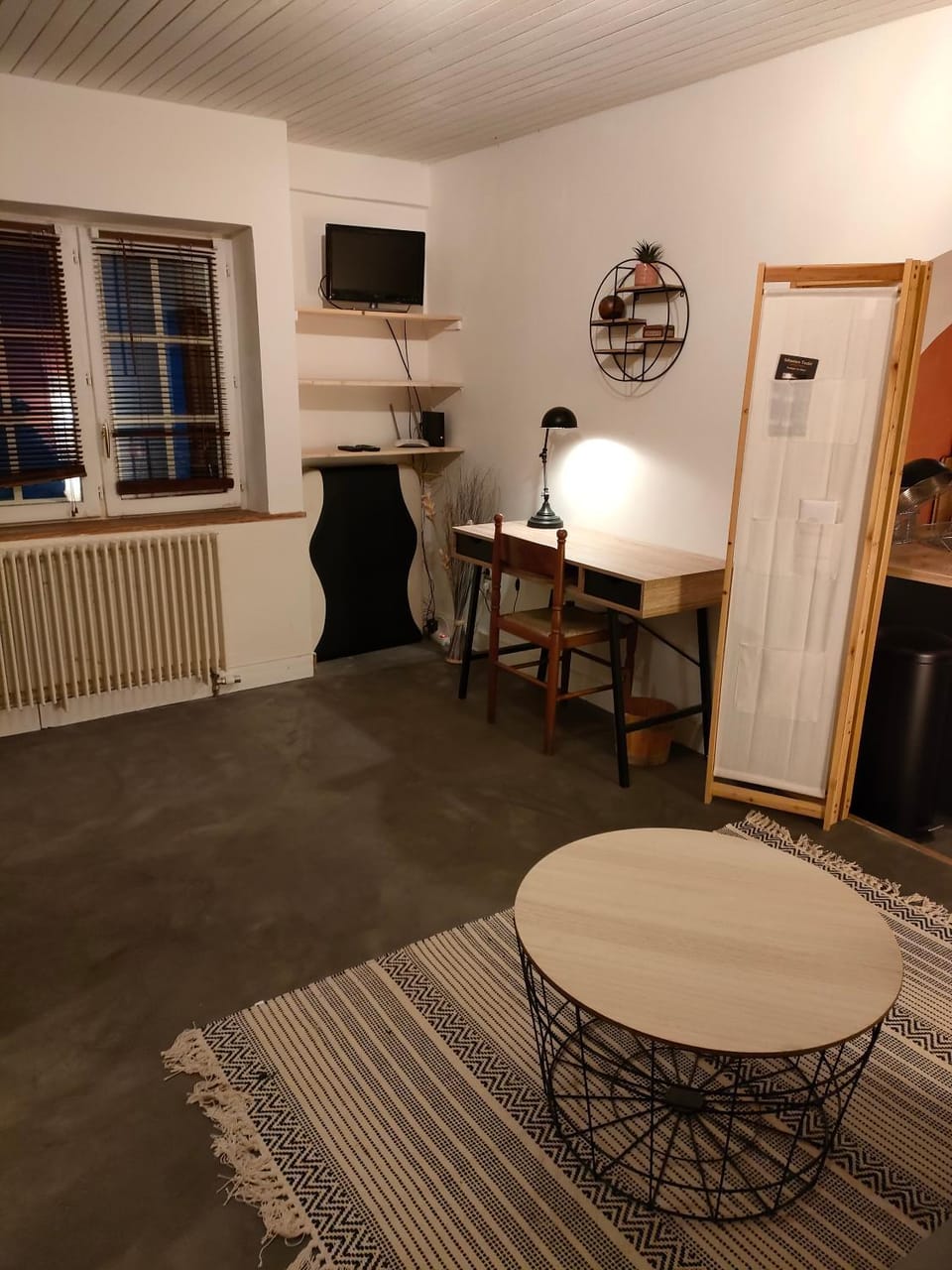 Seating area, Dining area