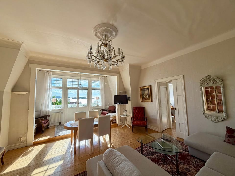 Vacker våning med havsutsikt i Strömstads centrum. Apartment in Västra Götaland County