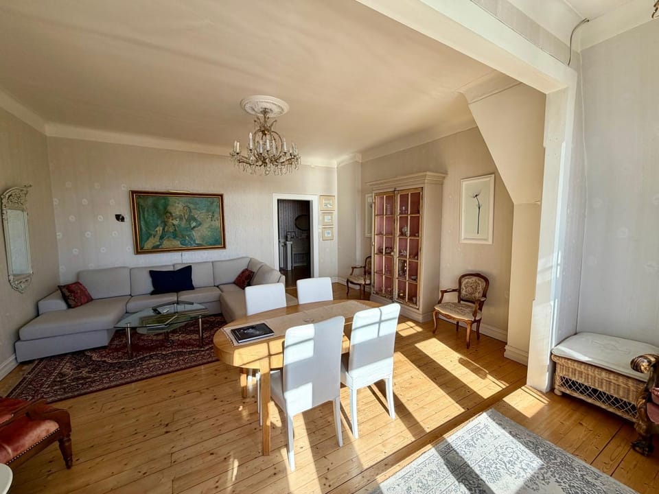 Vacker våning med havsutsikt i Strömstads centrum. Apartment in Västra Götaland County