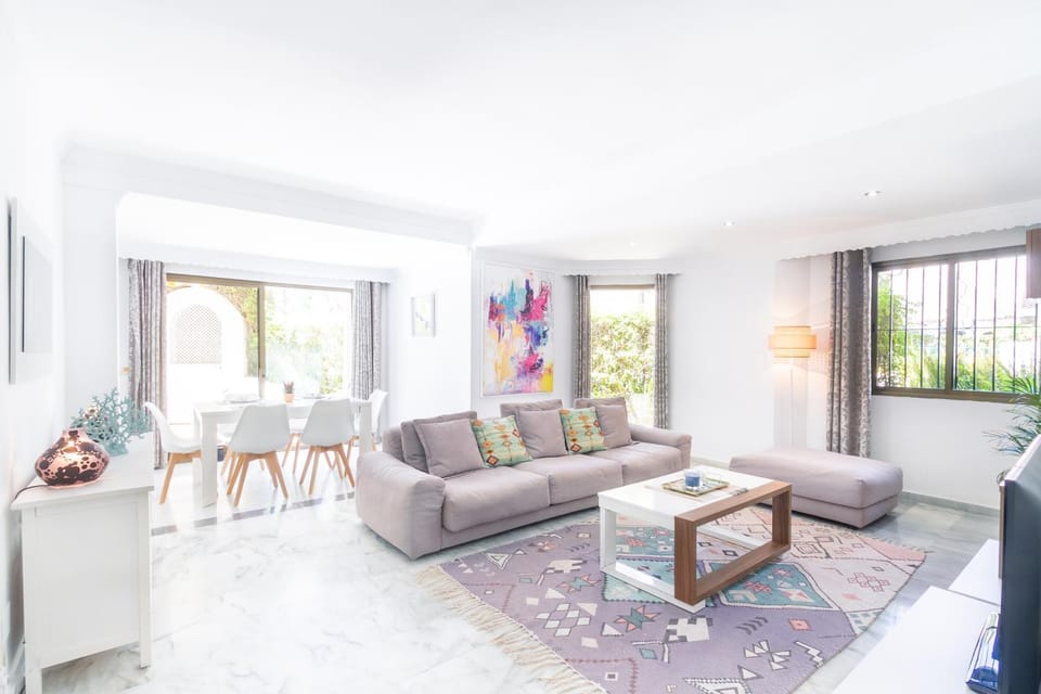 Communal lounge/ TV room, TV and multimedia, Living room, Seating area