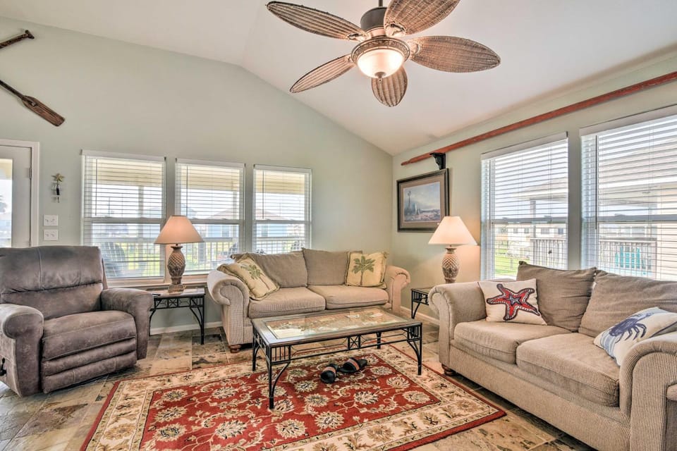 Unwind Poolside, Walk to Beach! Galveston Retreat House in Galveston Island