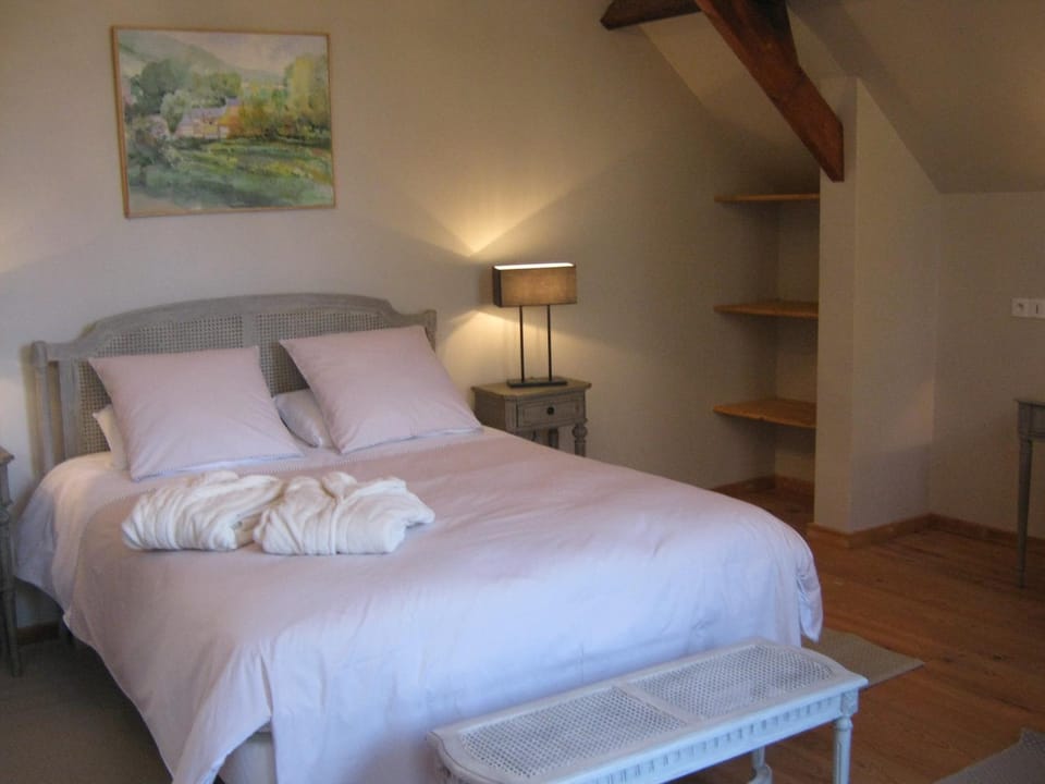 Bed, Photo of the whole room