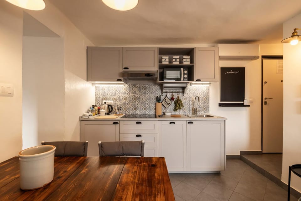 Coffee/tea facilities, Kitchen or kitchenette, dishwasher, stove
