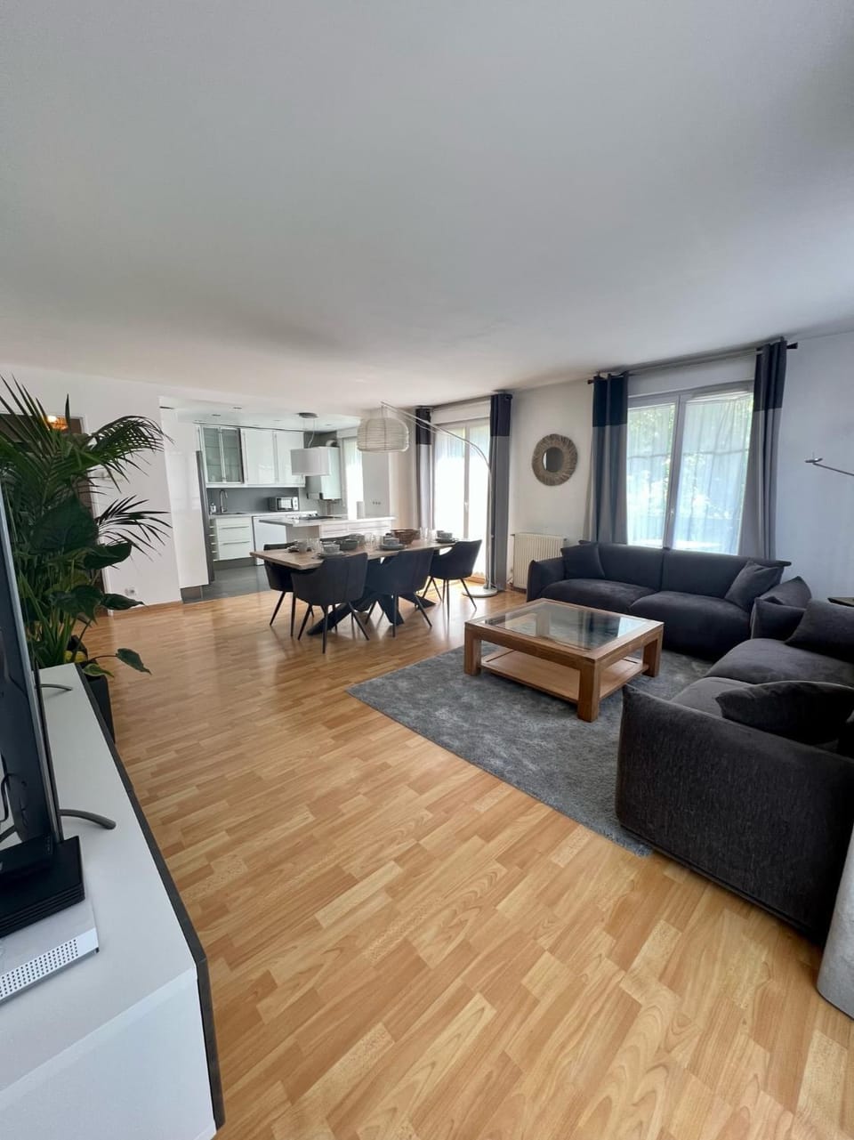 Living room, Dining area