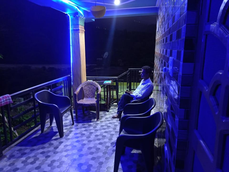 Night, Seating area