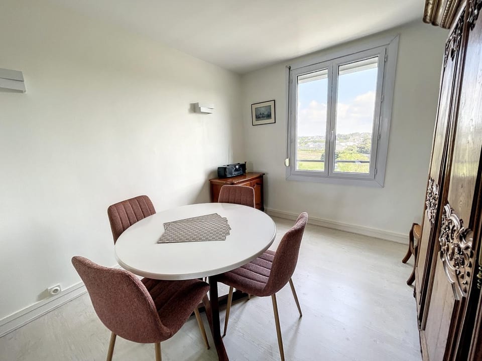 Appartement spacieux près de la plage et commerces, 4 couchages - FR-1-361-433 Apartment in Granville