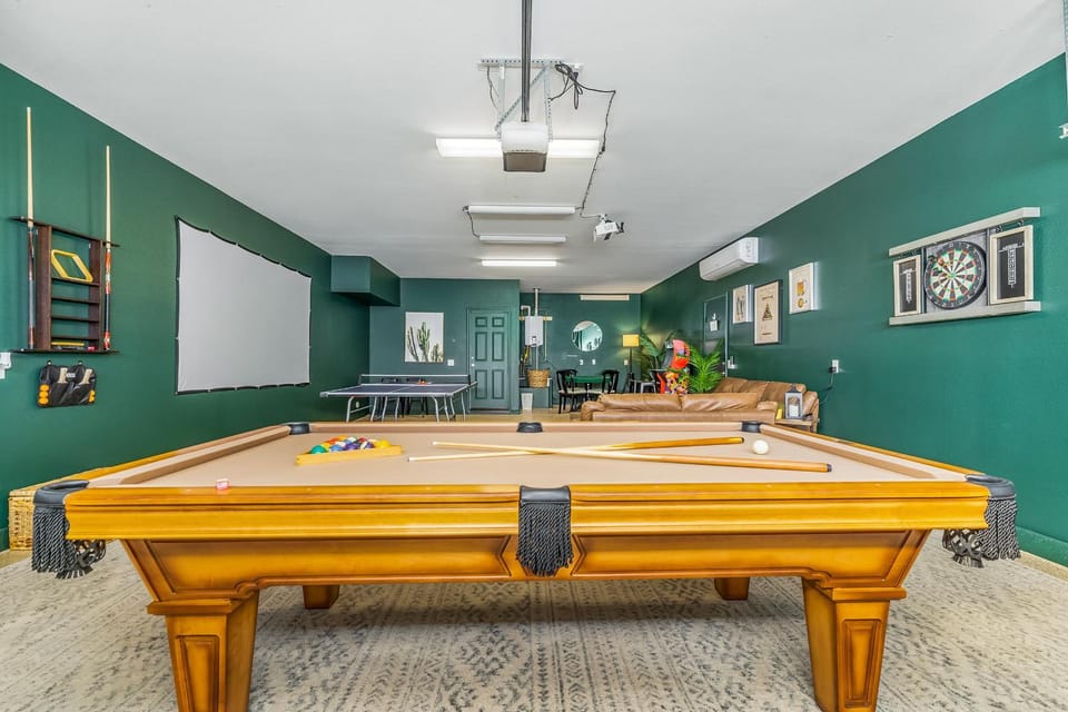 Communal lounge/ TV room, Activities, Billiard, Darts, Game Room, Table tennis, TV and multimedia, internet, air conditioner