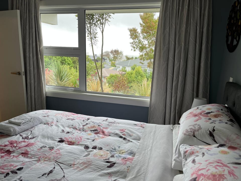 Bedroom, Garden view