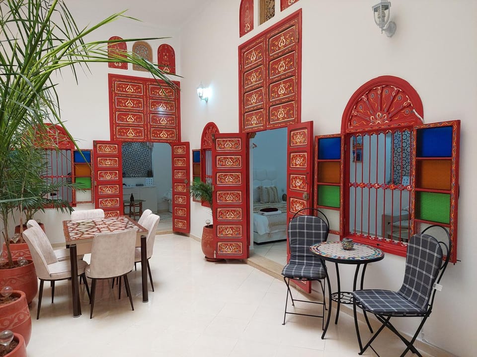 Patio, Sunrise, Sunset, Inner courtyard view