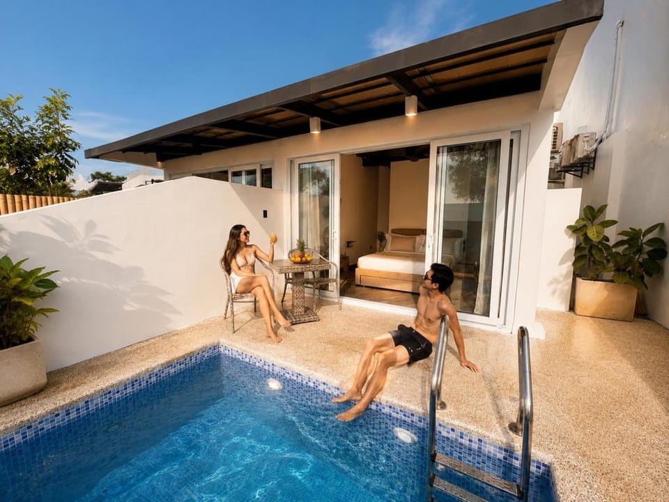 Balcony/Terrace, Guests, Swimming pool