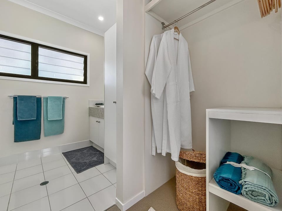 Bathroom, wardrobe