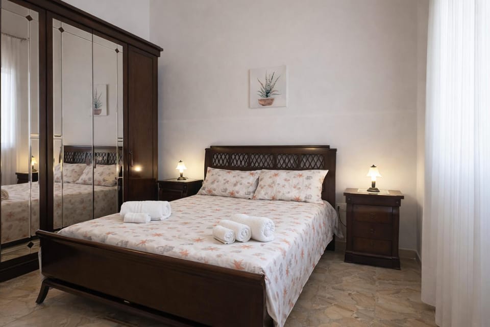 Bed, Photo of the whole room, Bedroom, towels, wardrobe, air conditioner
