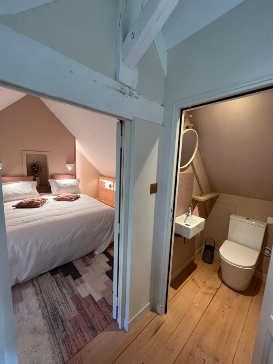 Toilet, Photo of the whole room