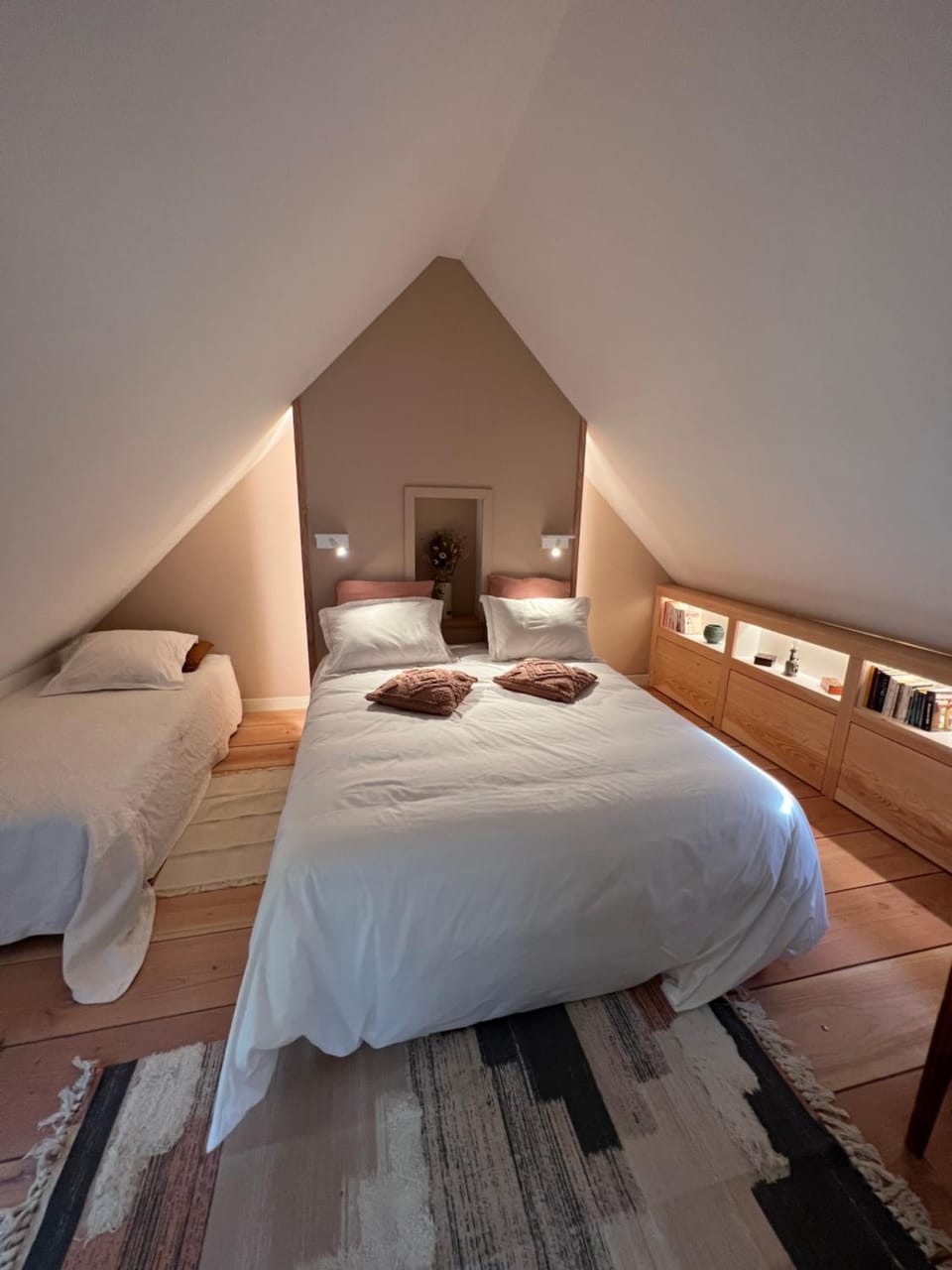 Bed, Photo of the whole room