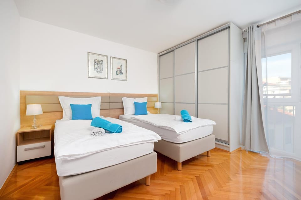 Bed, Photo of the whole room, Bedroom, towels, wardrobe