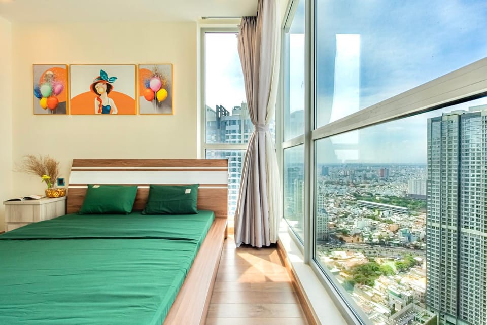 Bed, View (from property/room), Bedroom, City view