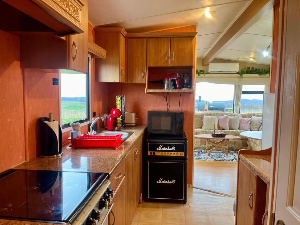 Kitchen or kitchenette, minibar, pet friendly, stove