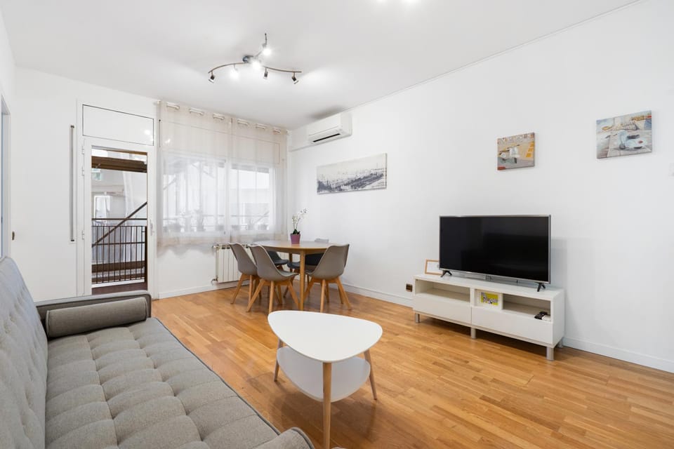 TV and multimedia, Living room, Dining area