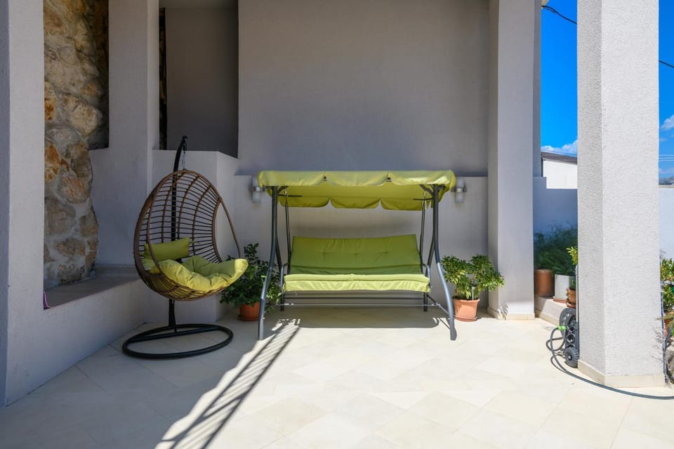 Patio, Seating area