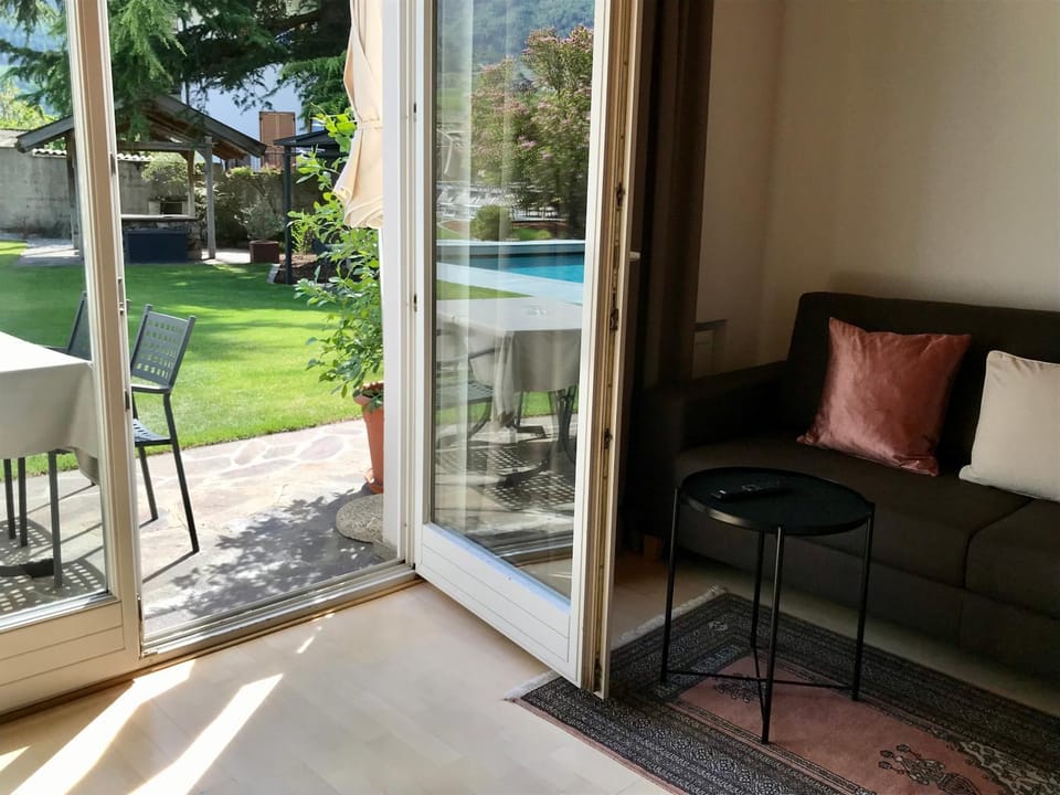 Living room, Garden view, Pool view, Swimming pool