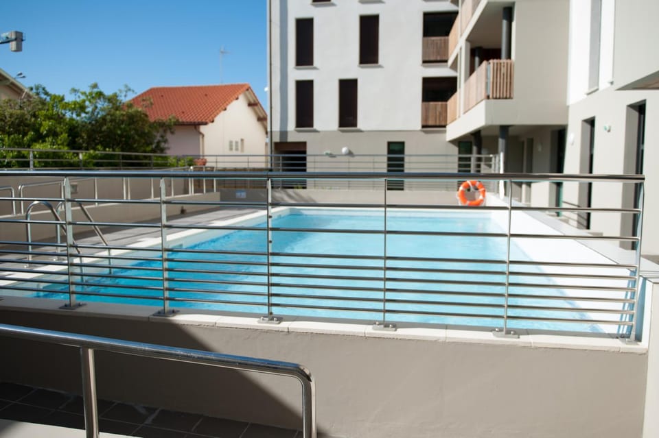 Swimming pool, Swimming pool
