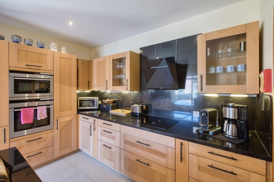 Kitchen or kitchenette, kitchen